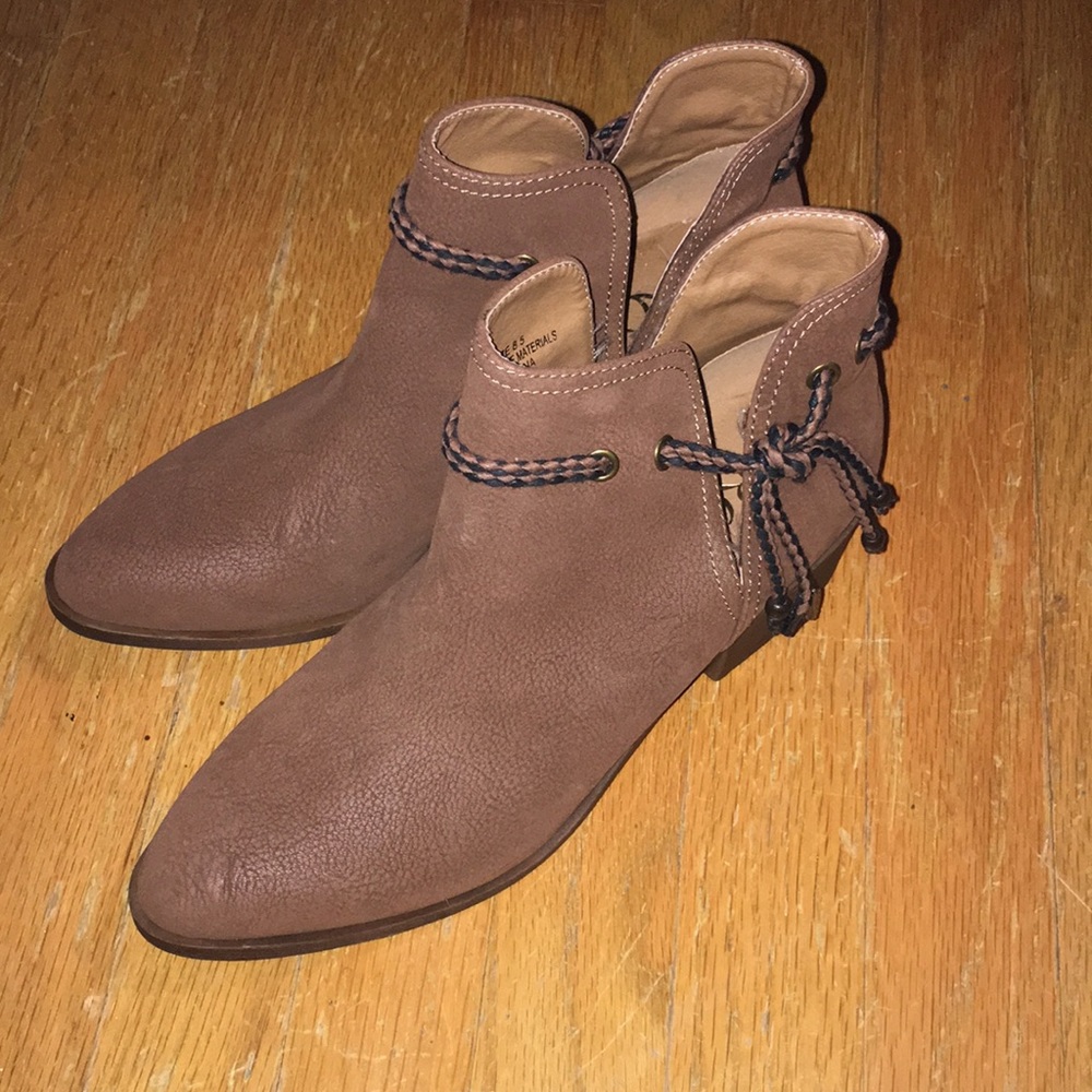 NWOT Groove Brown Anklet Boots